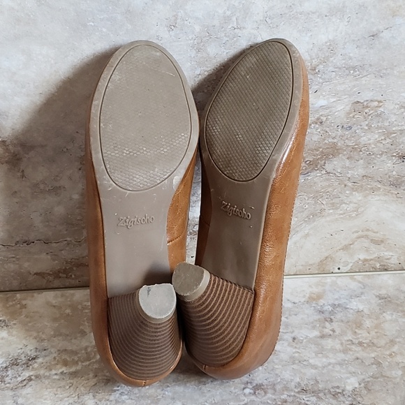 Zigi Soho • Cognac Kitten Heel Dress Shoe - Picture 7 of 8